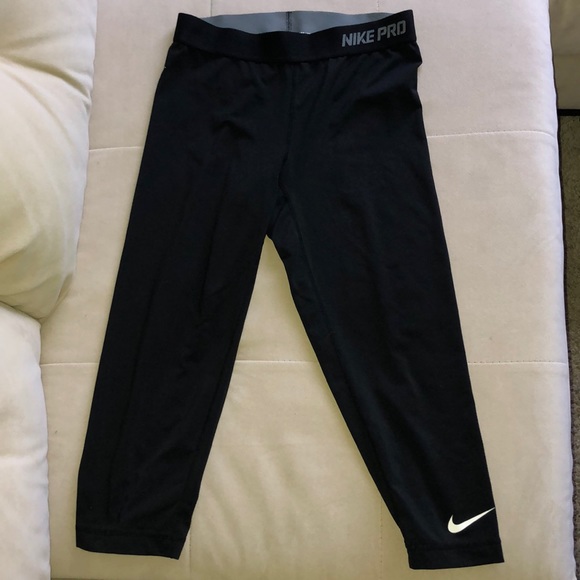 Nike Pants - Nike Pro Capri Leggings